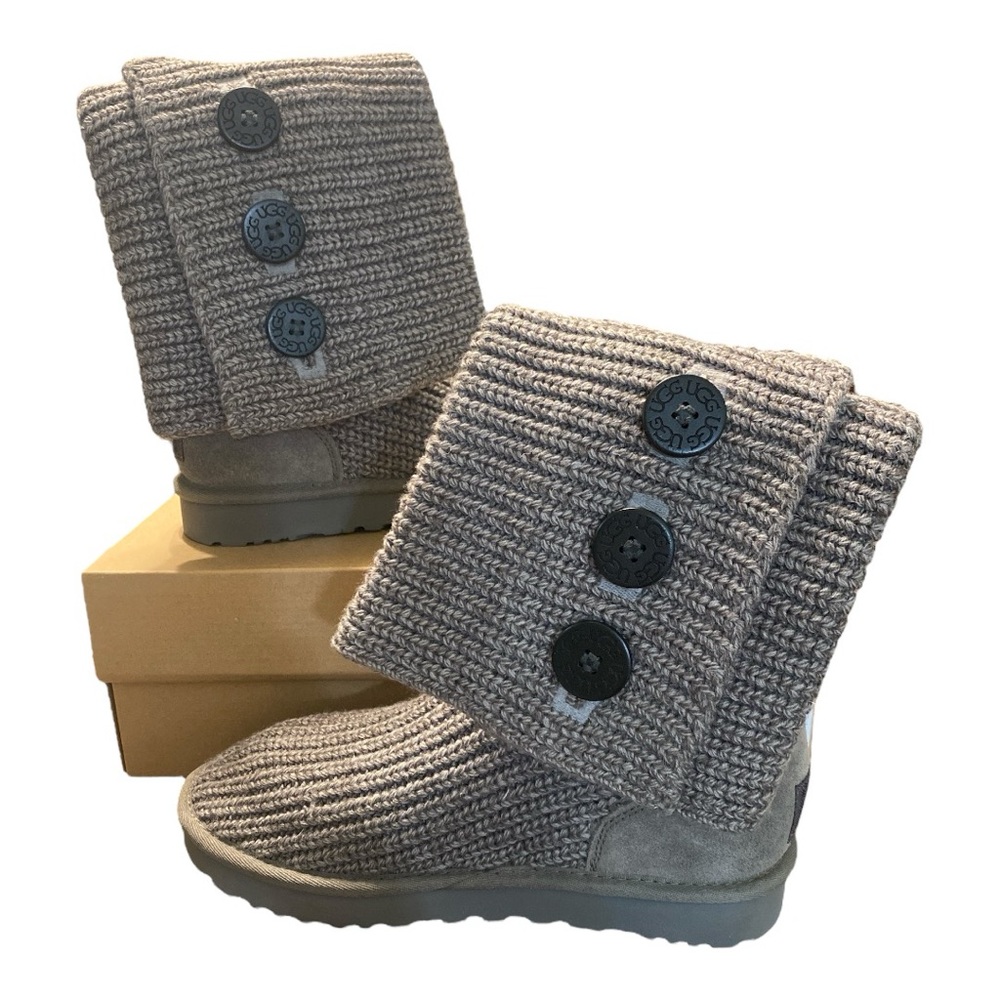 UGG Classic Cardy boots size 9 NIB